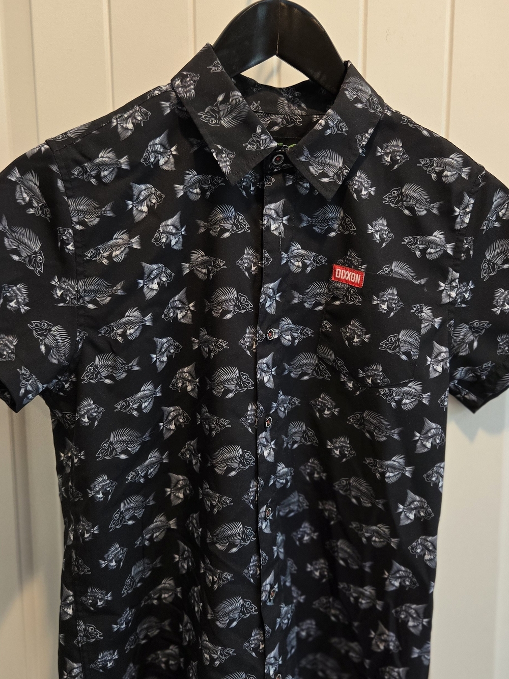 DIXXON Black Short-Sleeve Button-Up Shirt with White Fish Print